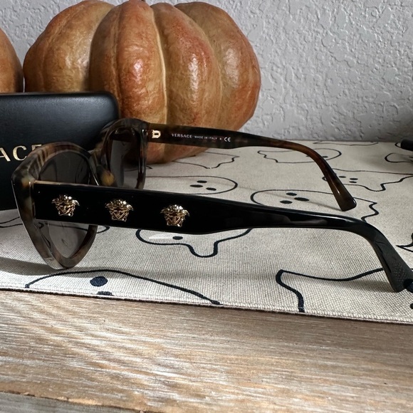 Versace Sunglasses - Picture 9 of 9